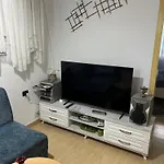 Hotel Dibra Near Center Of