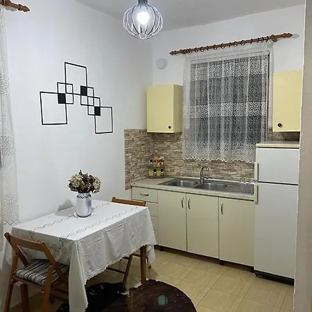 Dibra Near Center Of 5*