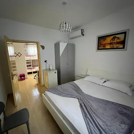 Dibra Near Center Of 5*
