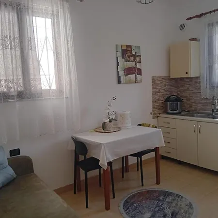 Hotel Dibra Near Center Of 5*